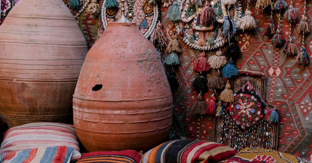 Pottery Markets - Old oriental decoration in eastern market